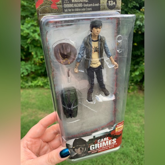 Carl from The Waking Dead Action Figure - Picture 6 of 10